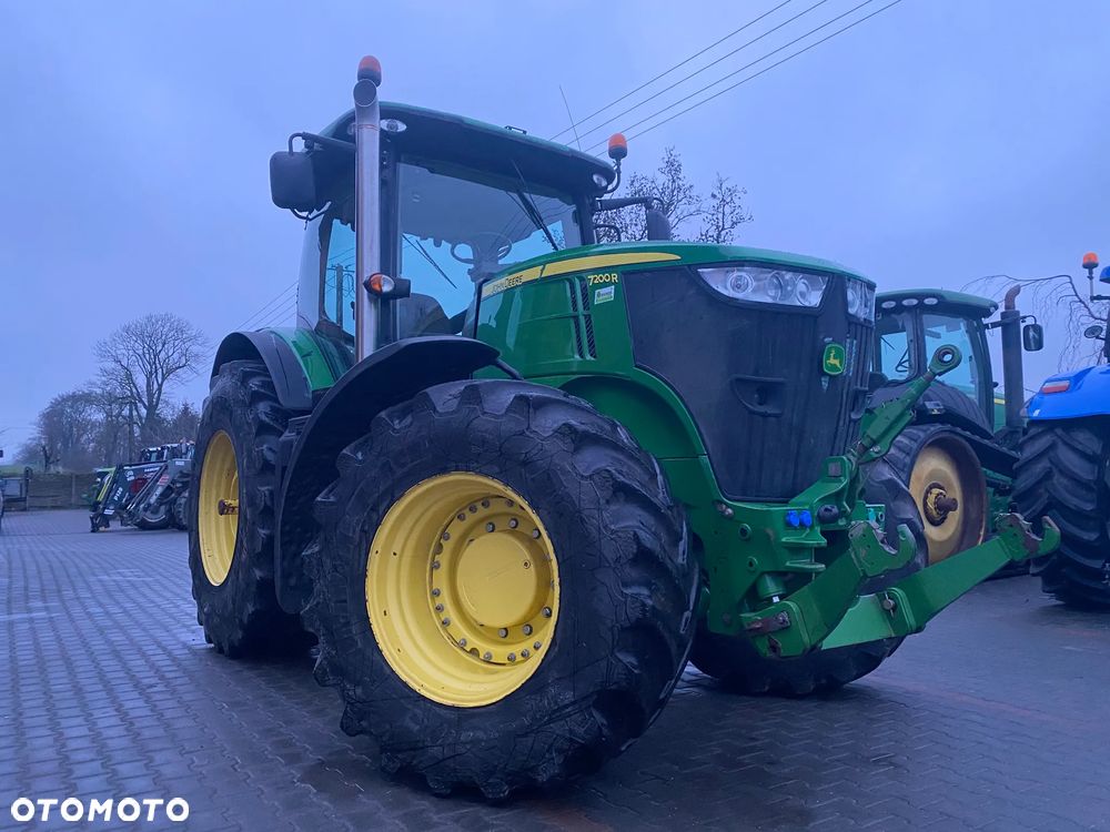 John Deere 7200 R  7230  CASE PUMA 6215 R - 8