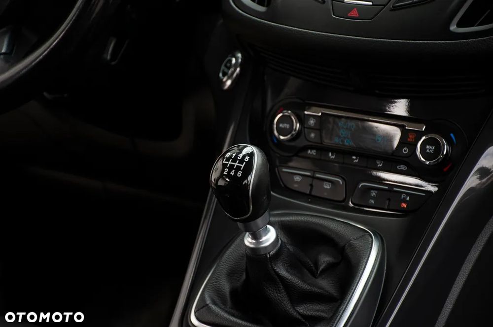 Ford Kuga 2.0 TDCi 4x4 Titanium - 27