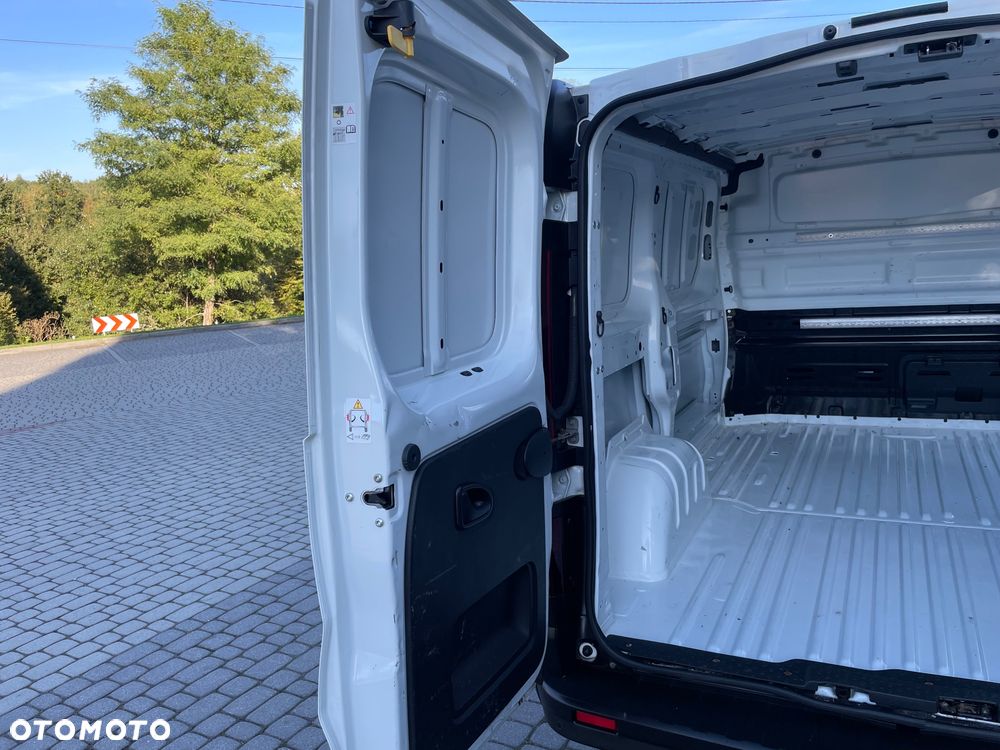 Renault Trafic Vivaro Partner Expert Custom Talento T6 Vito - 21