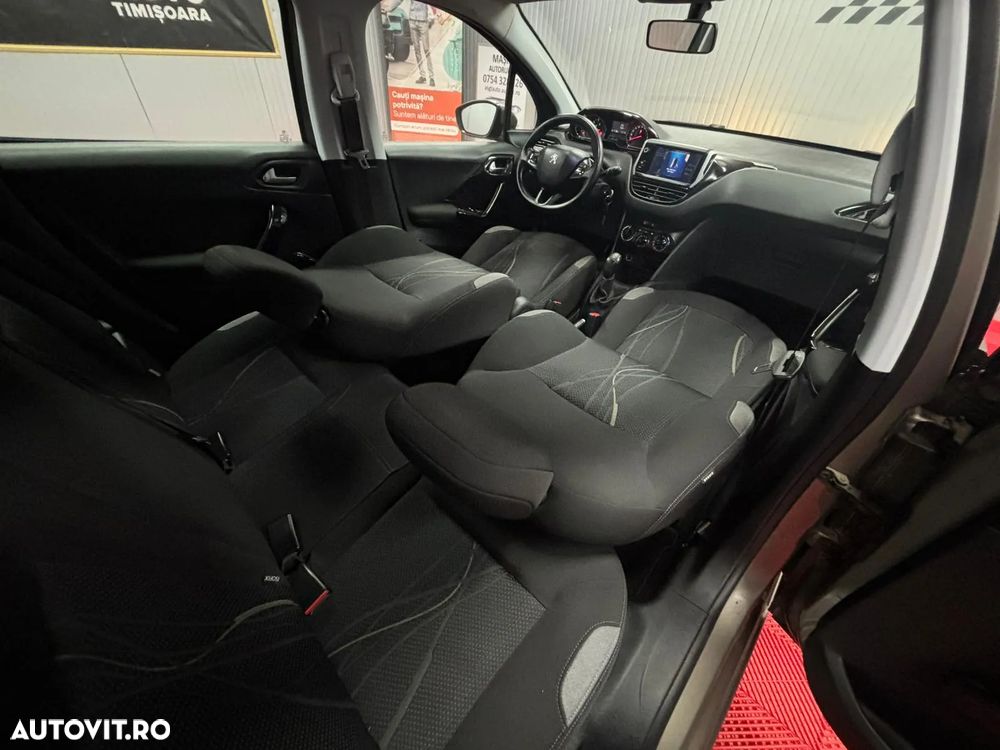 Peugeot 208 - 14