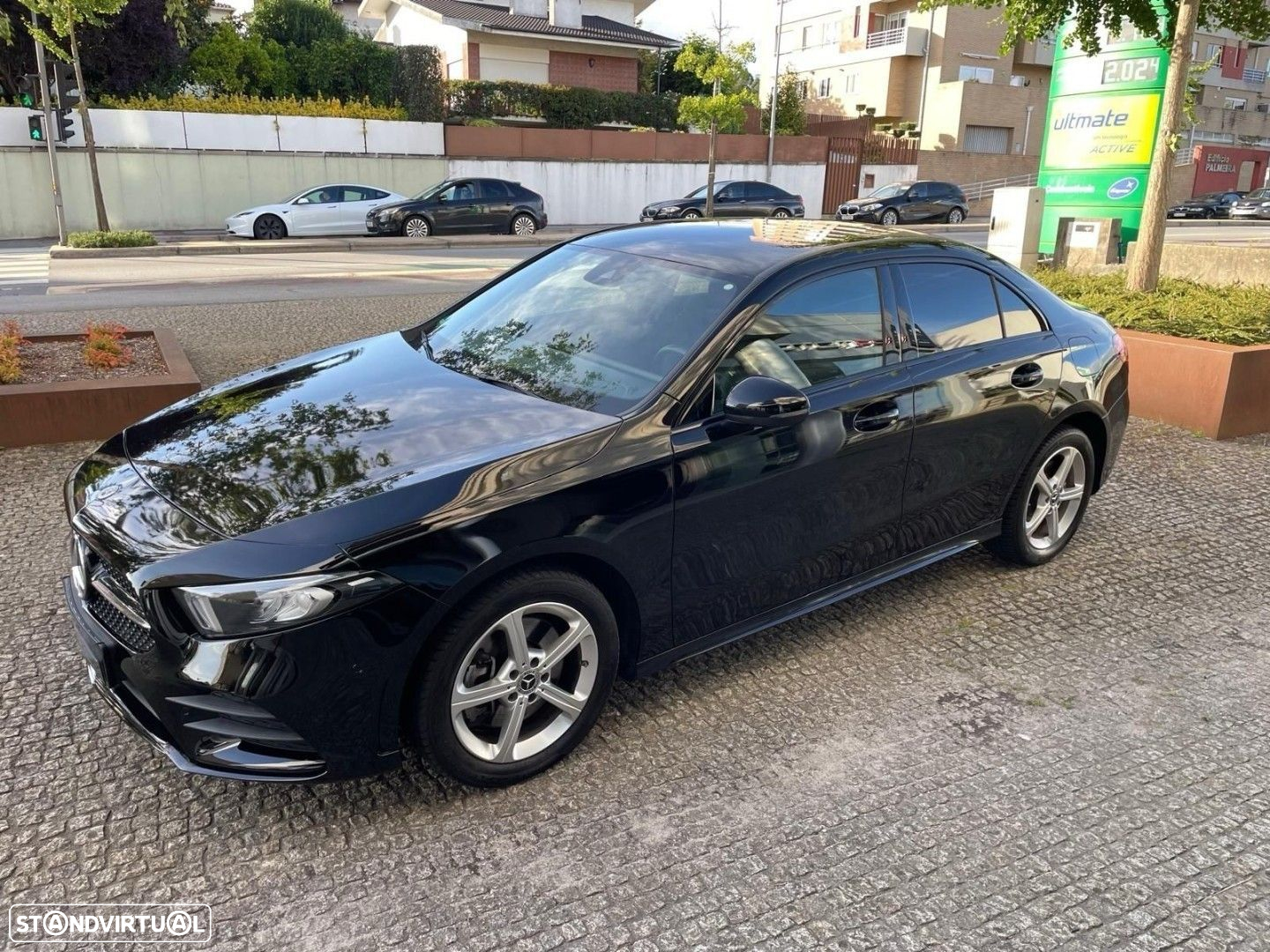 Mercedes-Benz A 250 Limousine e AMG Line - 3