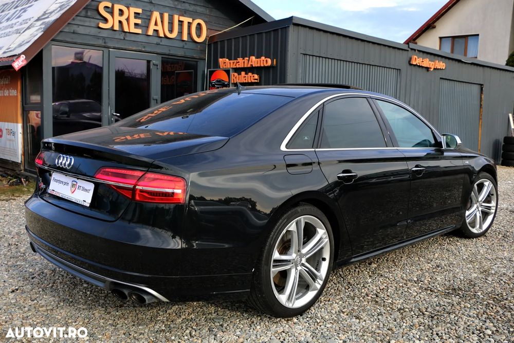 Audi S8 - 12