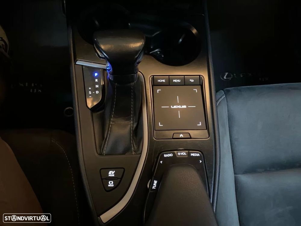 Lexus UX 250h Executive+ - 16