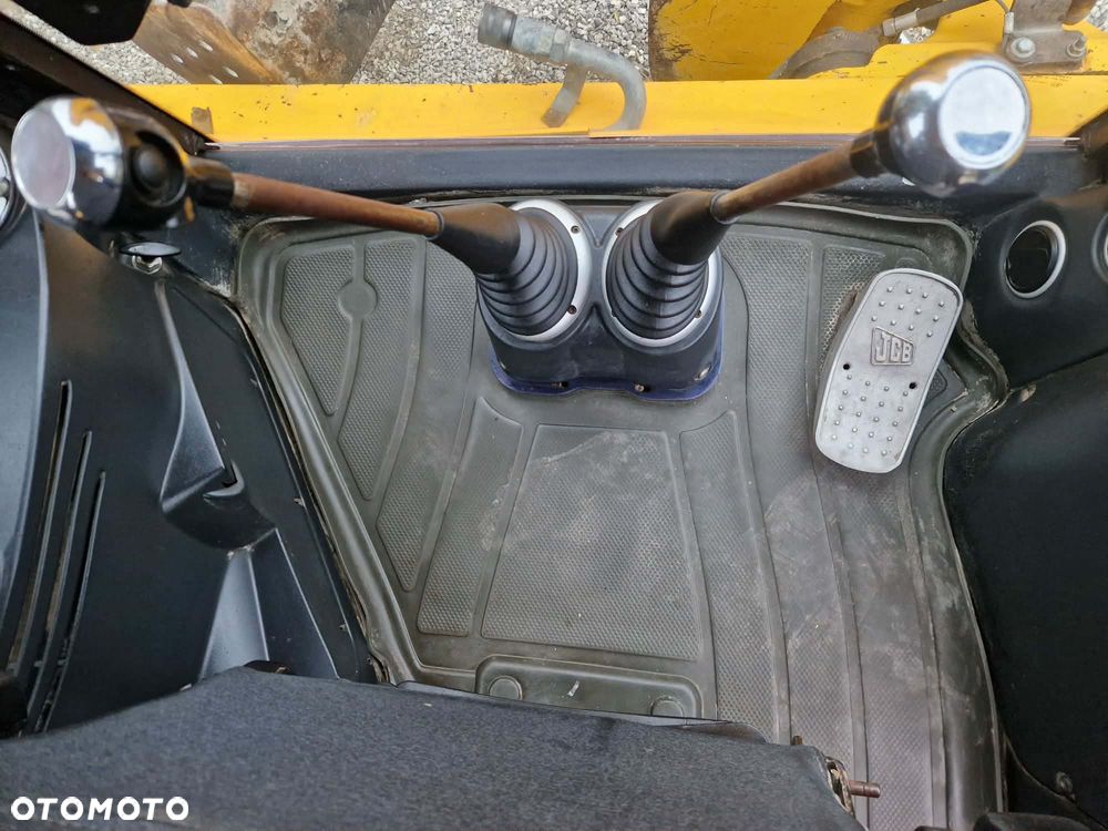 JCB 4CX - 17