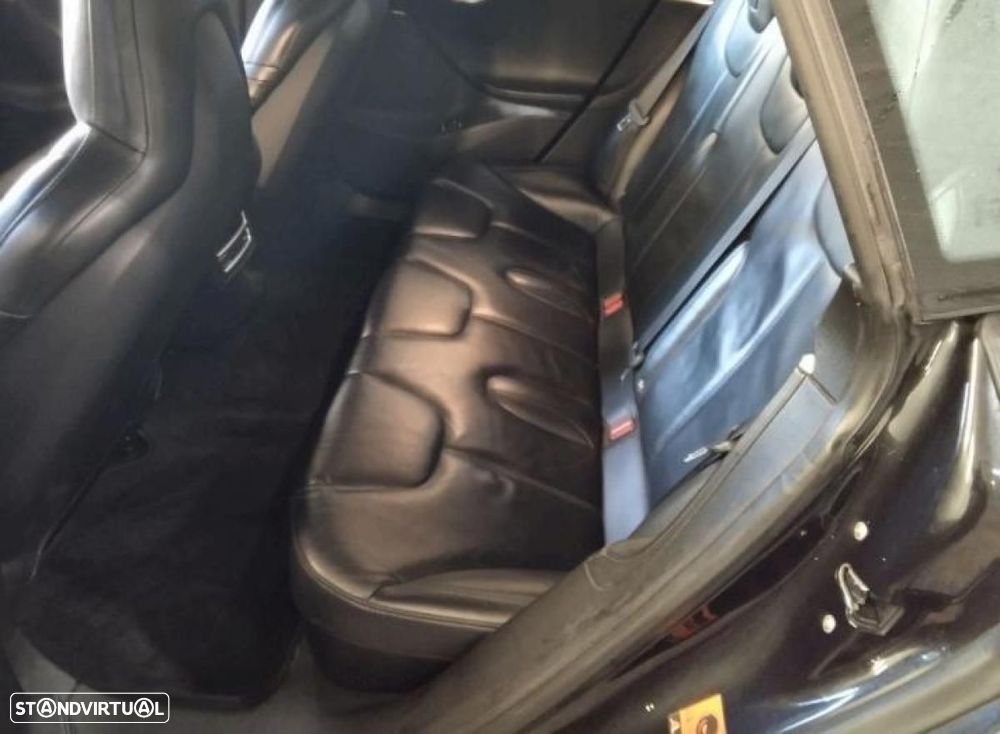 Tesla Model S - 4