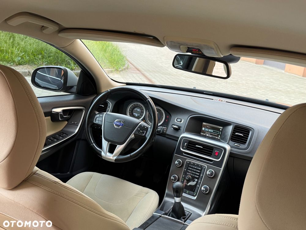 Volvo V60 D4 Momentum - 16