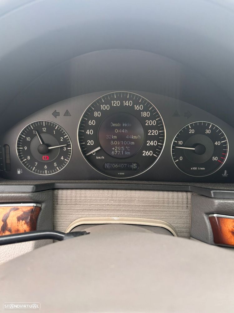 Mercedes-Benz E 270 - 11