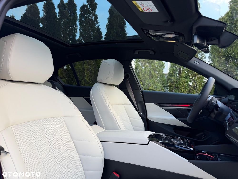 BMW Seria 5 520i mHEV - 4