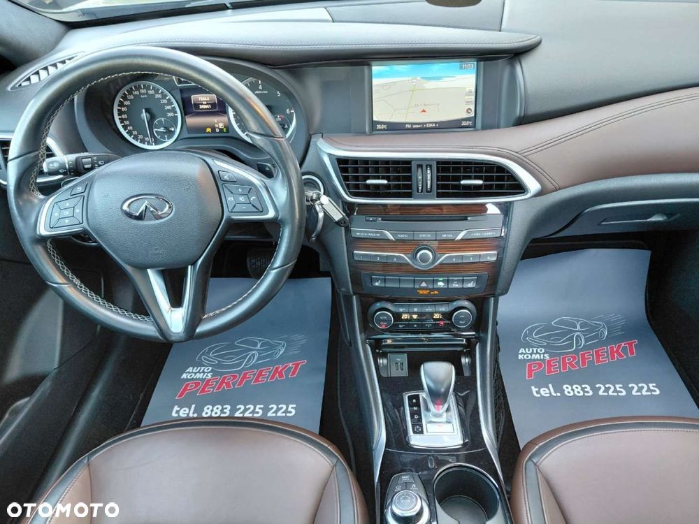 Infiniti Q30 - 19