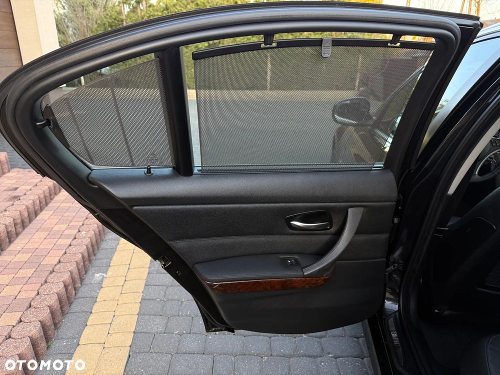 BMW Seria 3 320d xDrive DPF - 26