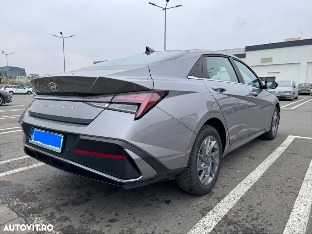 Hyundai Elantra 1.6 l 123 CP CVT Highway - 2