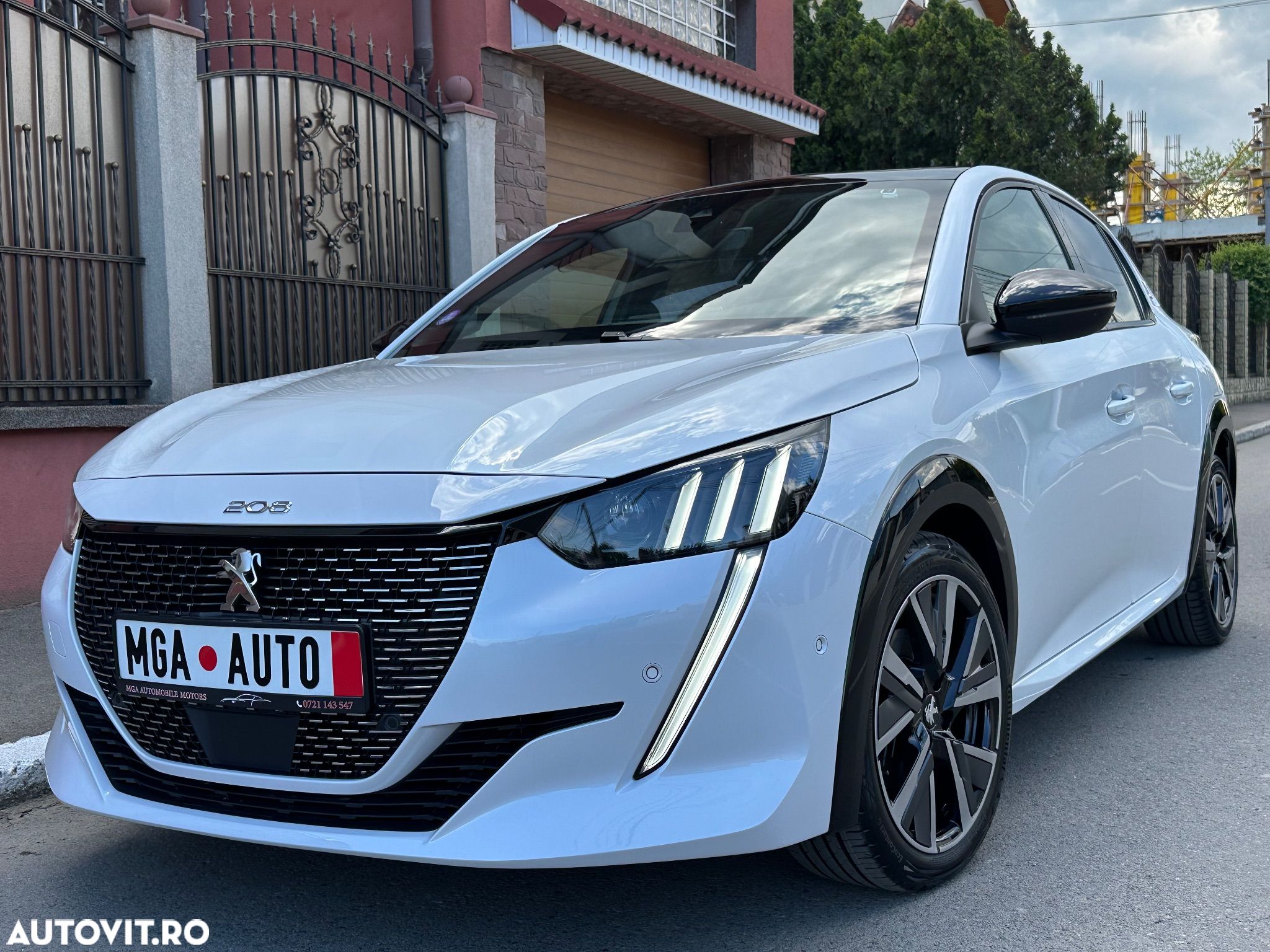 Peugeot 208 PureTech 130 EAT8 GT - 1