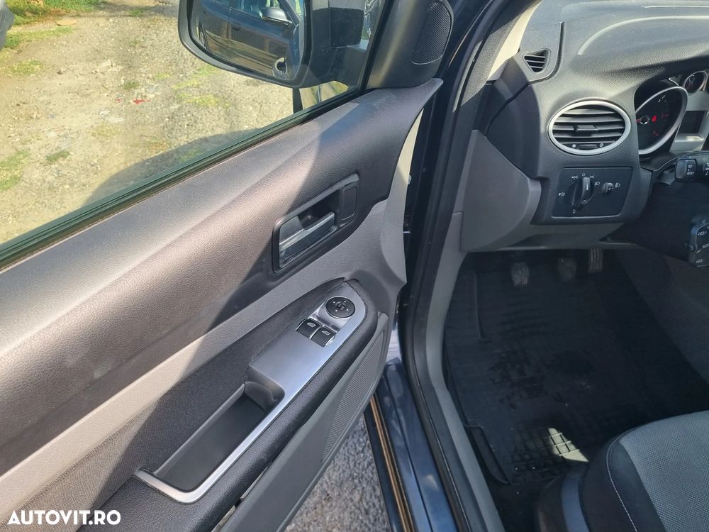 Ford Focus 1.6 TDCI DPF Ambiente - 17