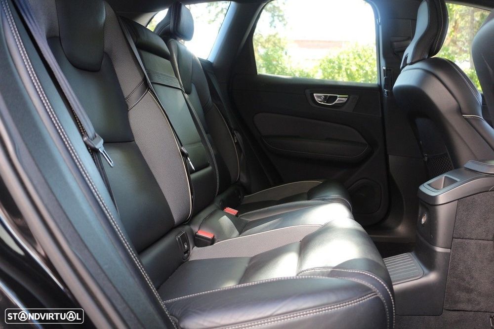 Volvo XC 60 2.0 T8 PHEV R-Design AWD - 26