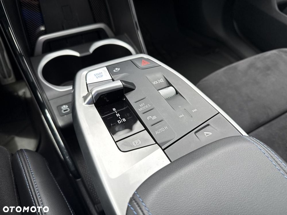 BMW iX1 - 13
