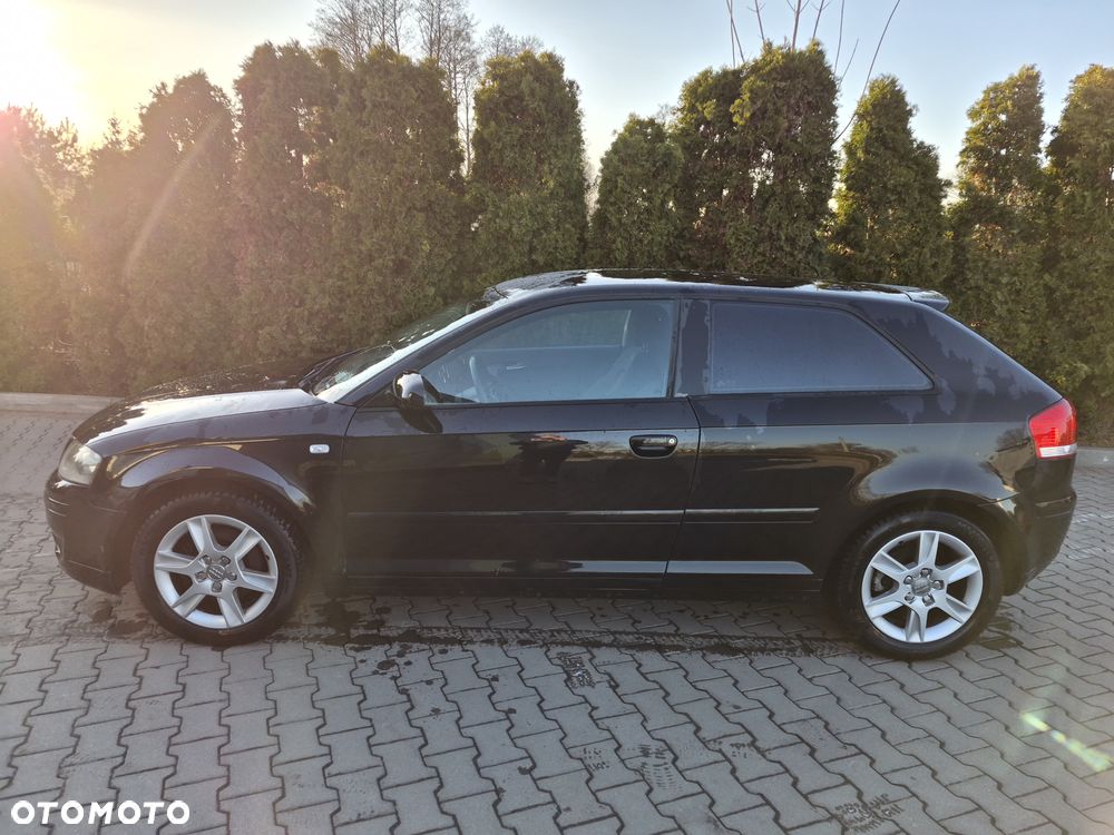 Audi A3 3-drzwiowe 2.0 FSI Ambiente - 3