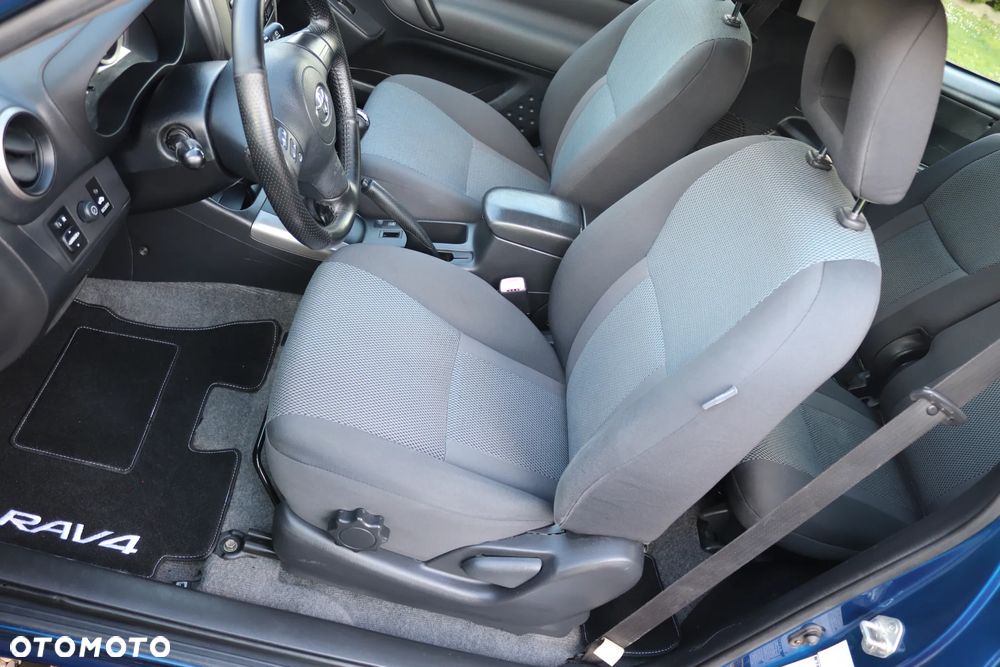 Toyota RAV4 4x4 Sol - 27