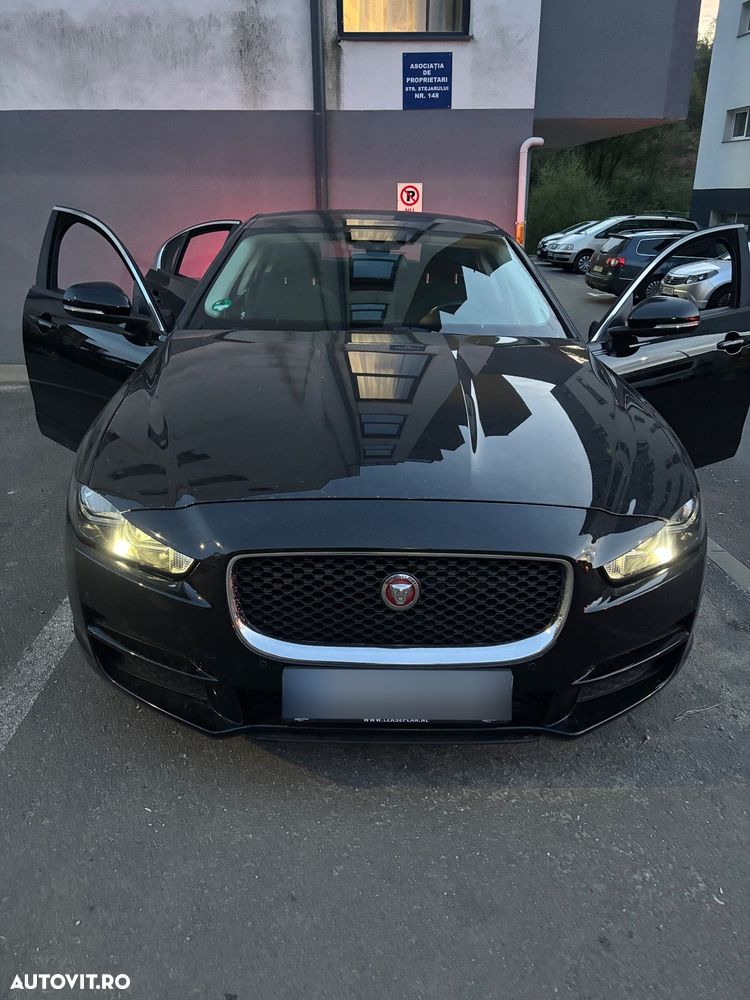 Jaguar XE - 5