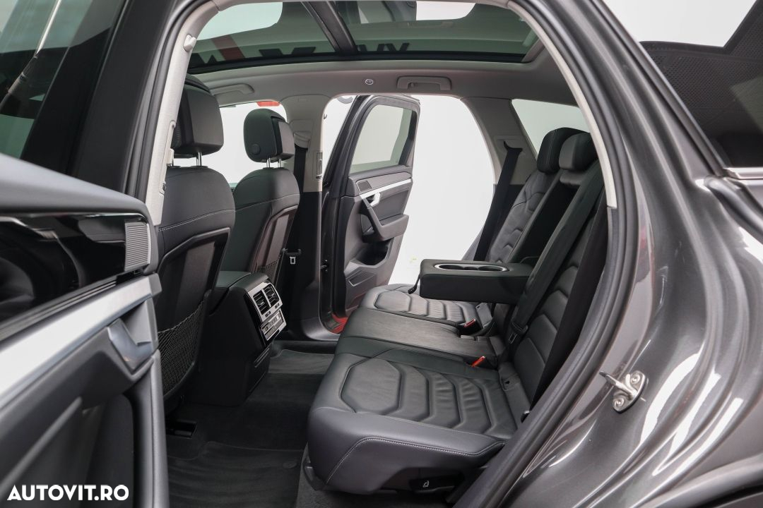 Volkswagen Touareg 3.0 V6 e-Hybrid 4Motion Aut. Elegance - 24