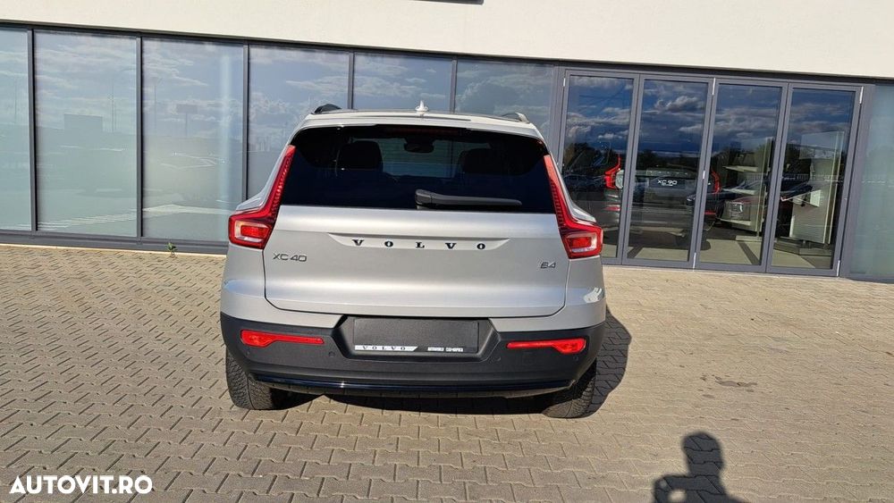 Volvo XC 40 B4 AT FWD MHEV Ultra Dark - 9