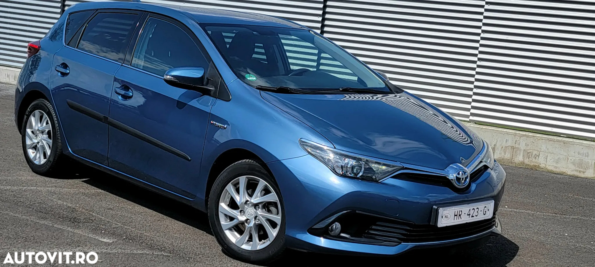 Toyota Auris 1.8 L VVT-i HSD Luna - 3