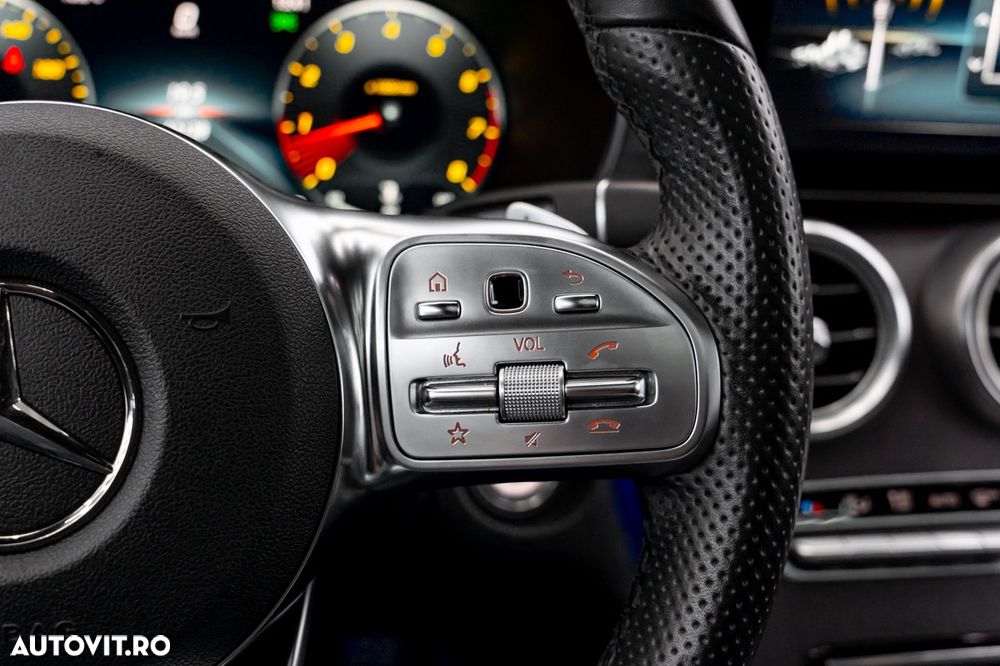 Mercedes-Benz C 300 4MATIC Aut. - 32