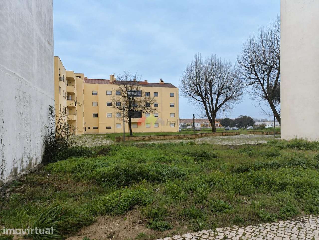 Lote de terreno urbano no Pinhal Novo com 228 m2 para construção de ed - Grande imagem: 2/10