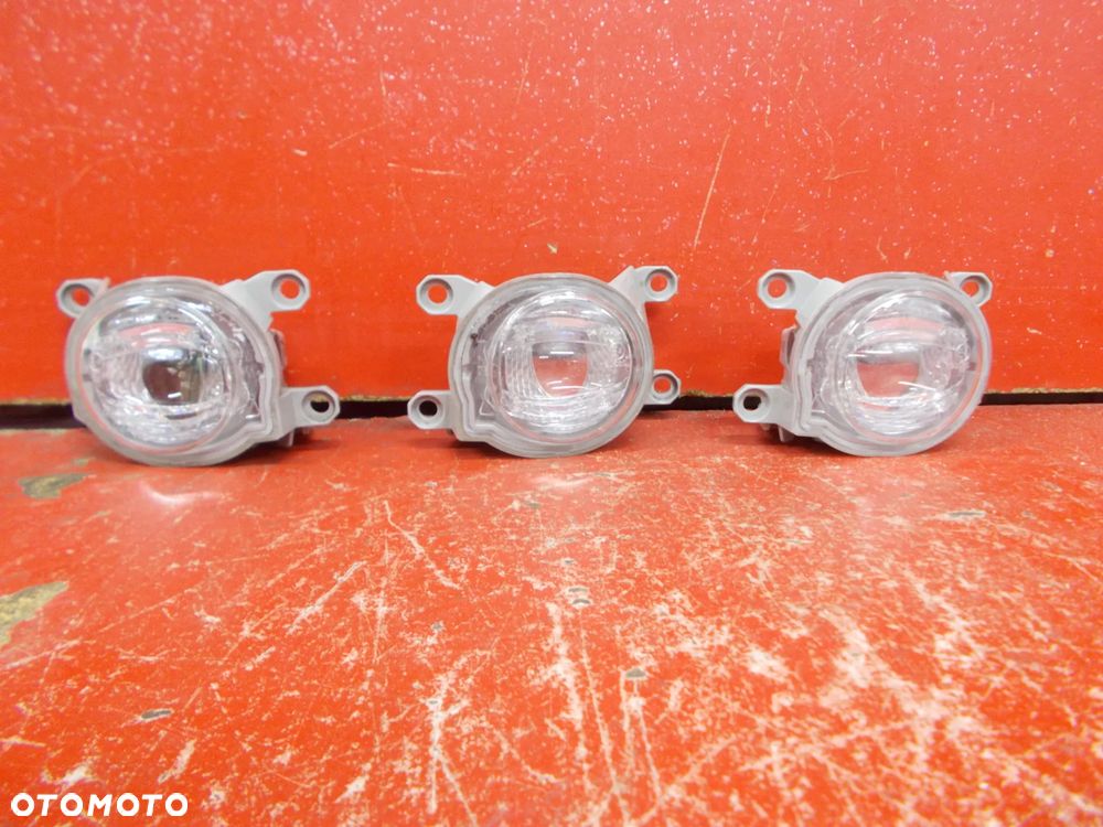 TOYOTA YARIS IV C-HR COROLLA E21 HALOGEN PRAWY LEWY - 1
