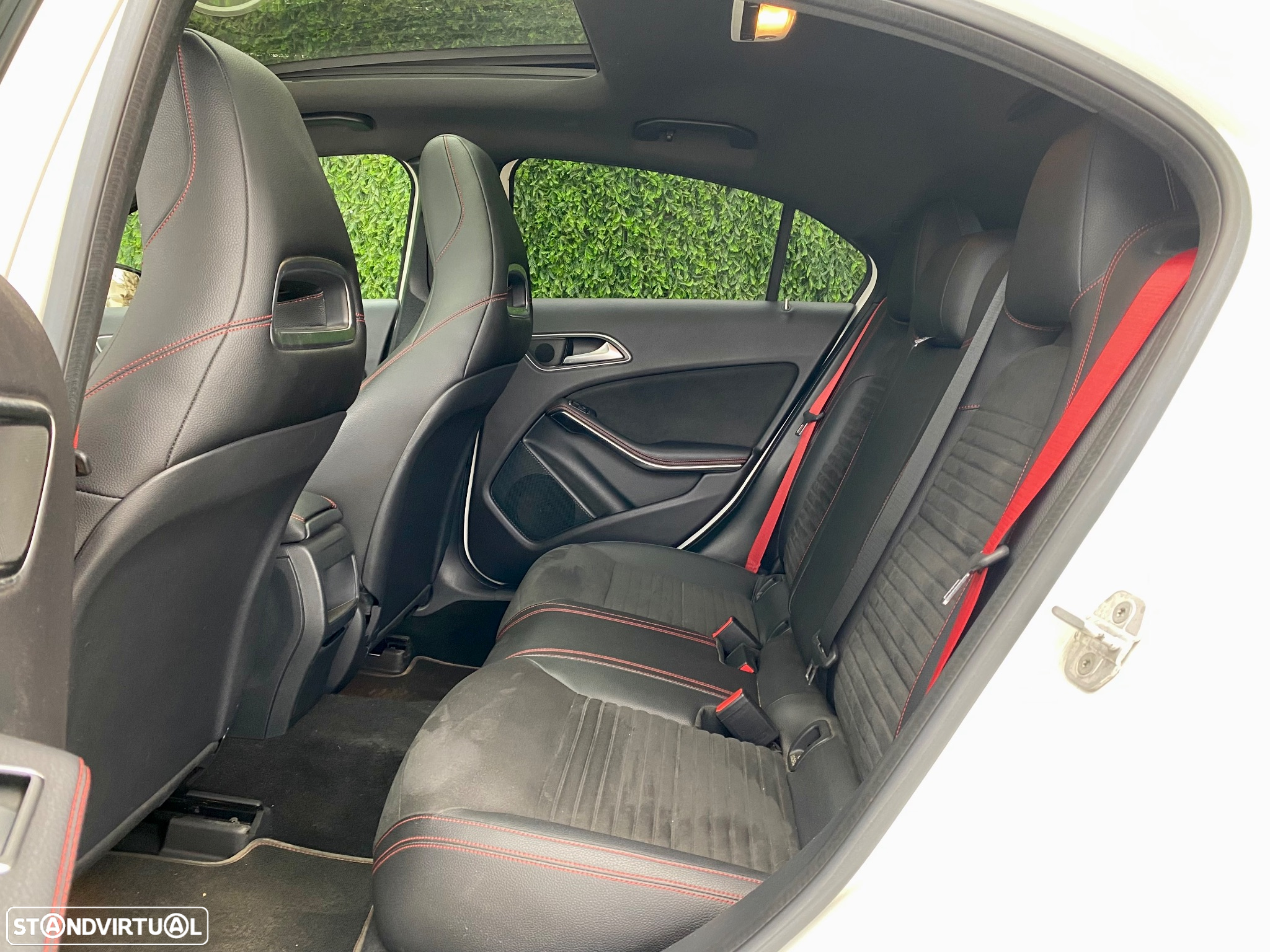 Mercedes-Benz A 45 AMG 4Matic Speedshift 7G-DCT - 40