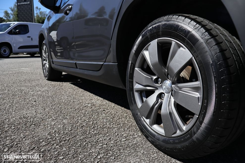Peugeot 2008 1.2 PureTech Signature - 5
