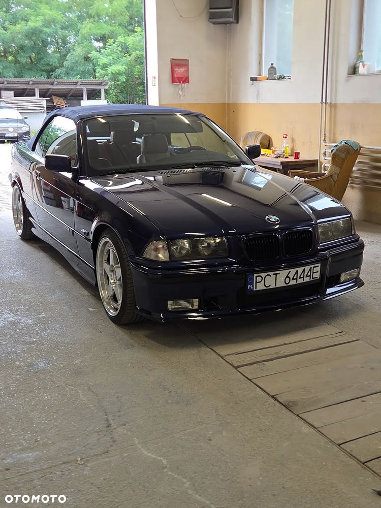 BMW Seria 3 320i - 12