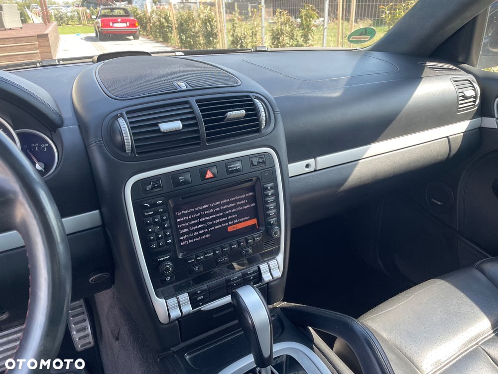 Porsche Cayenne - 21