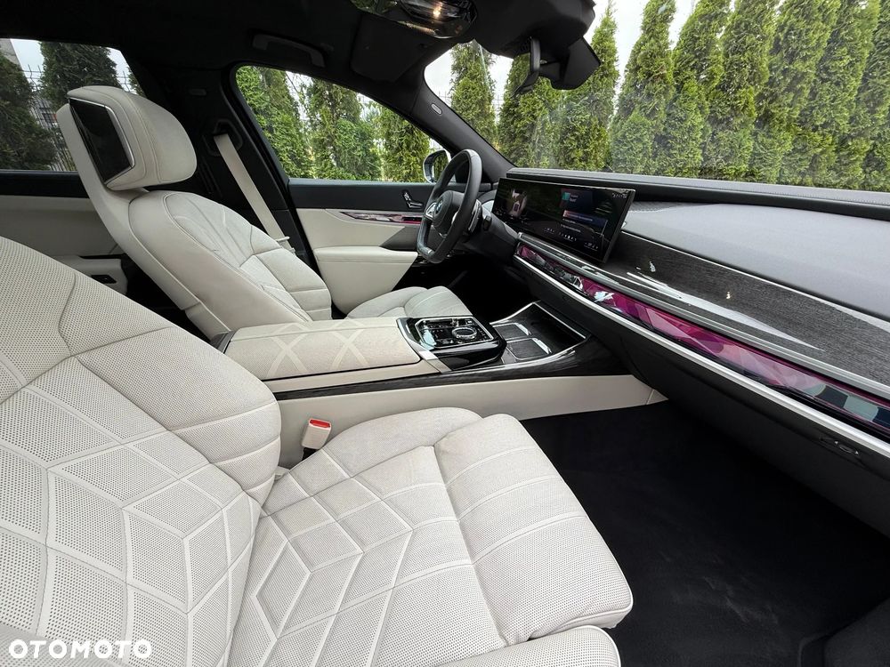 BMW Seria 7 - 24