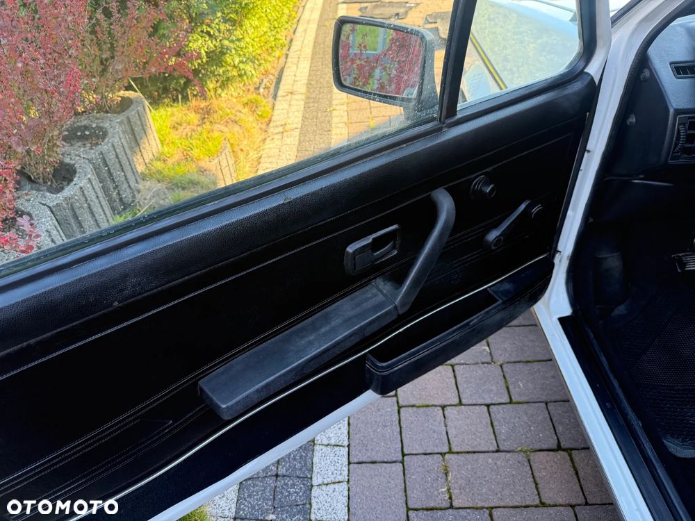 Volkswagen Golf 1.1 L - 7