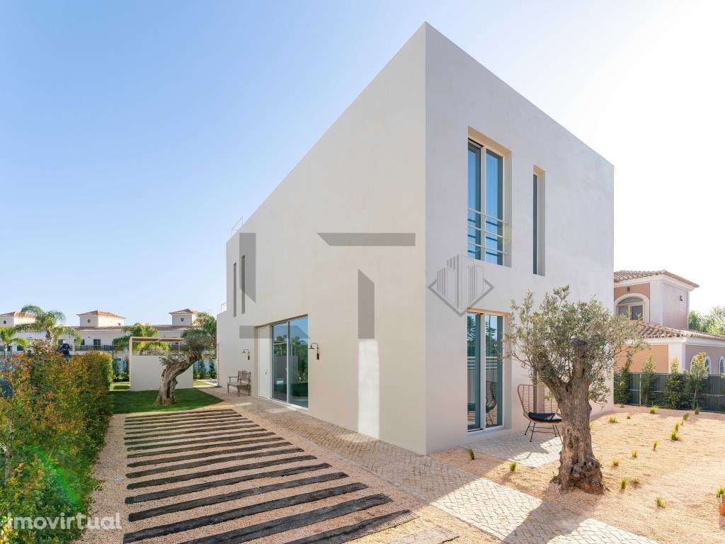Villa de Luxo com 300 m2 com Piscina, para Venda em Faro, Algarve - Grande imagem: 5/32