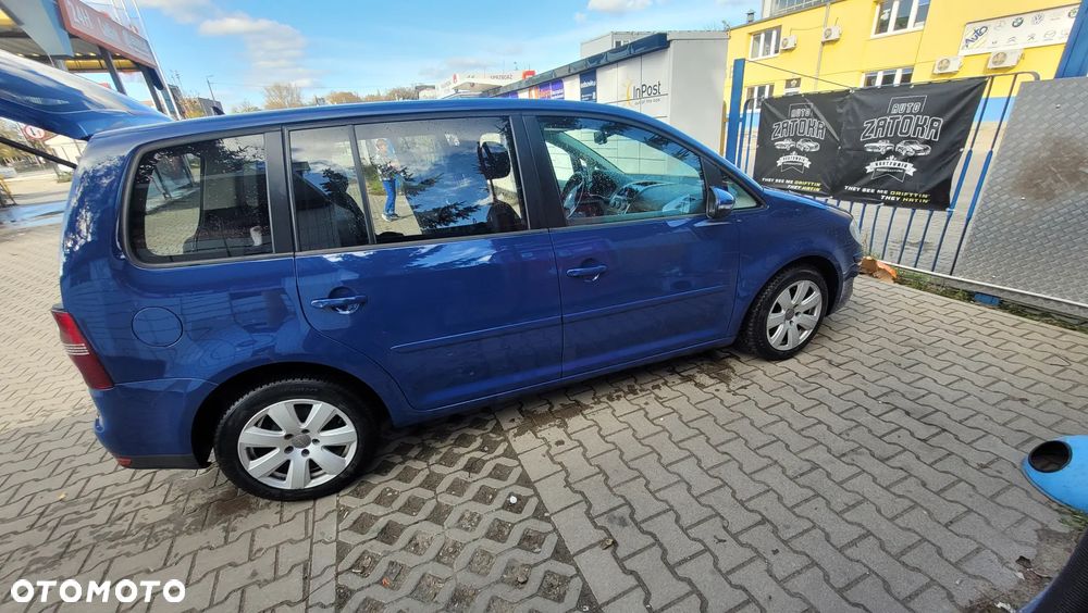 Volkswagen Touran 1.9 TDI DPF BlueMot Conceptline - 3