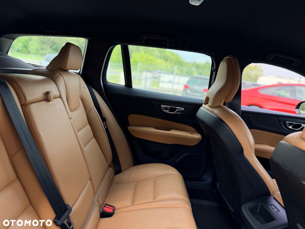 Volvo V60 B3 B Plus Dark - 29