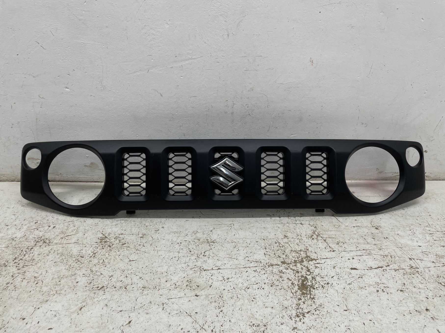 GRILL ATRAPA SUZUKI JIMNY 2018 - 1