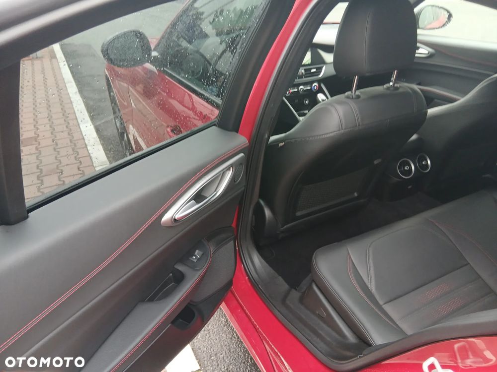 Alfa Romeo Giulia 2.0 Turbo Tributo Italiano Q4 - 15