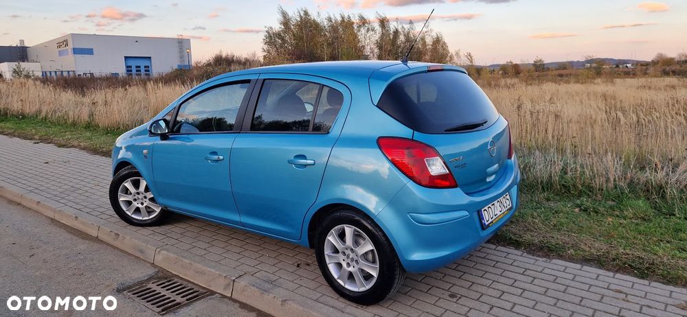 Opel Corsa 1.2 16V Essentia - 2