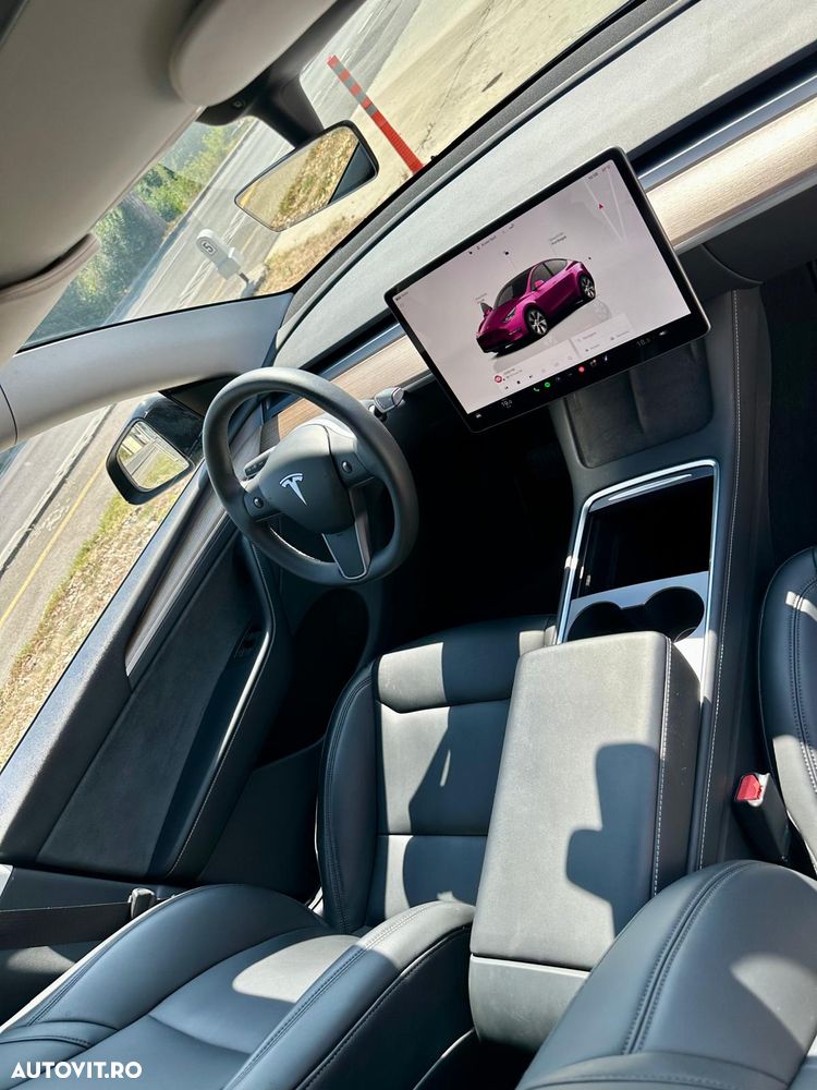 Tesla Model Y - 24