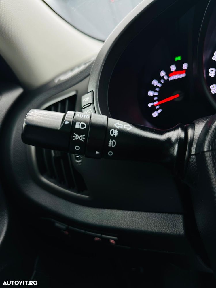 Kia Sportage 1.7 CRDI 2WD ISG Dream-Team Edition - 30