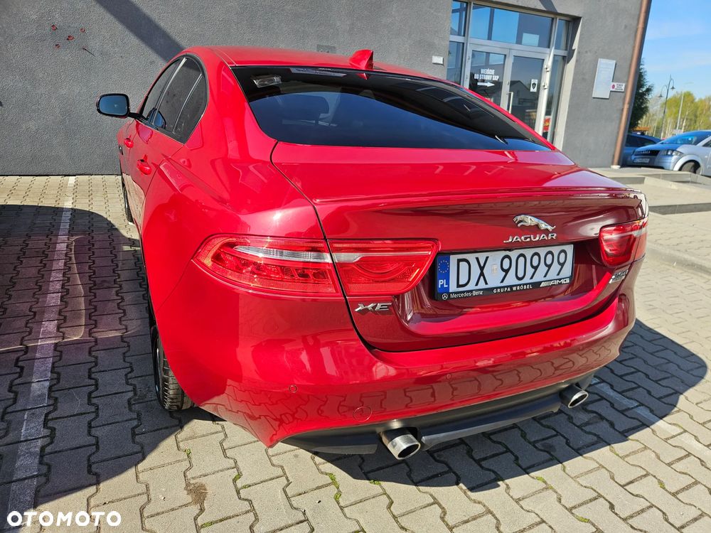 Jaguar XE 2.0 D AWD R-Sport - 3