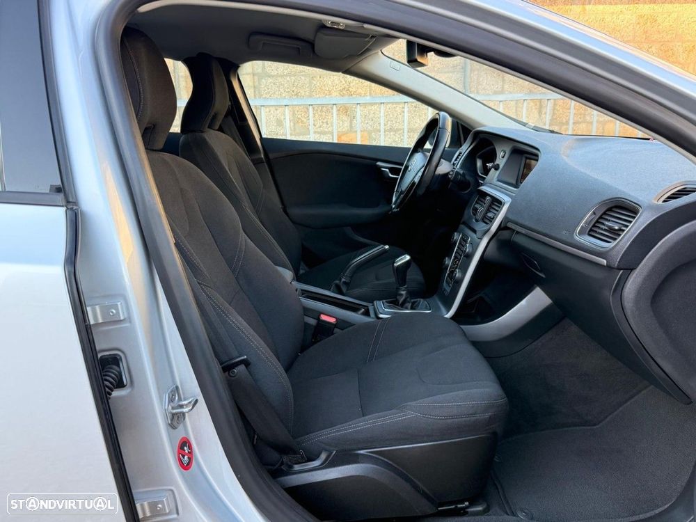 Volvo V40 Cross Country 1.6 D2 Kinetic - 11