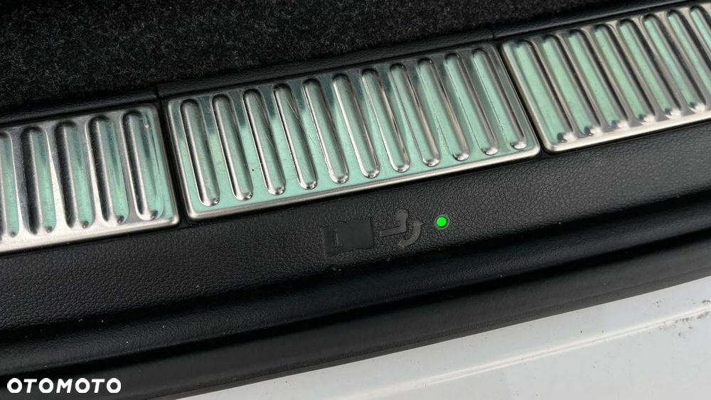 Skoda Superb 2.0 TDI DSG Premium Edition - 36