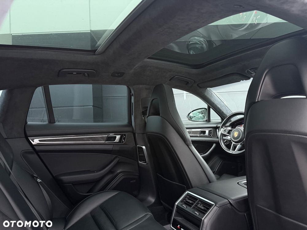 Porsche Panamera Turbo - 31