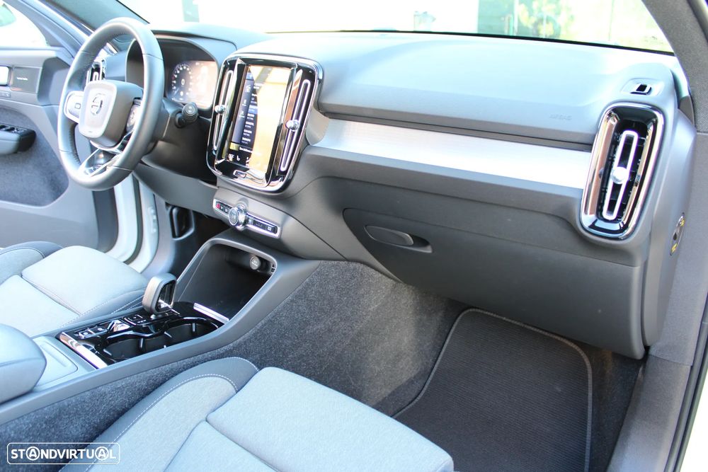 Volvo XC 40 1.5 T2 Plus Dark Auto - 23