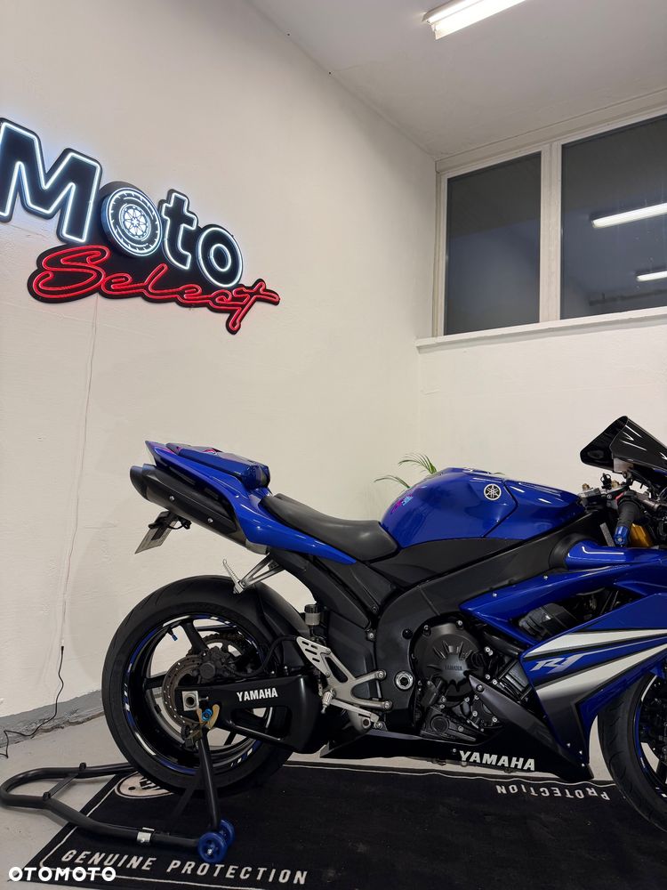 Yamaha R1 - 10