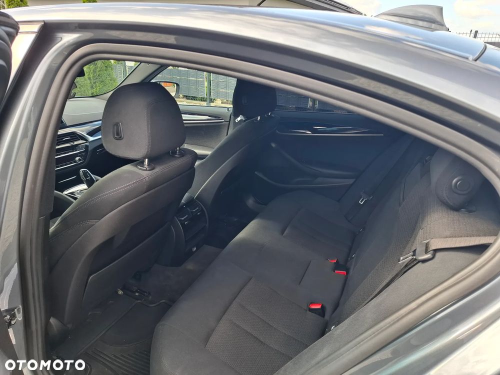 BMW Seria 5 520d Efficient Dynamics - 17