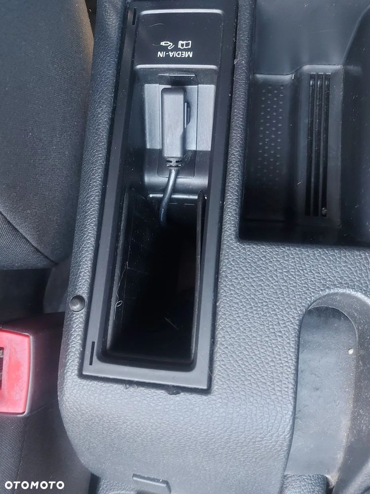 Volkswagen Golf 1.6 TDI DPF BlueMotion Technology Comfortline - 20